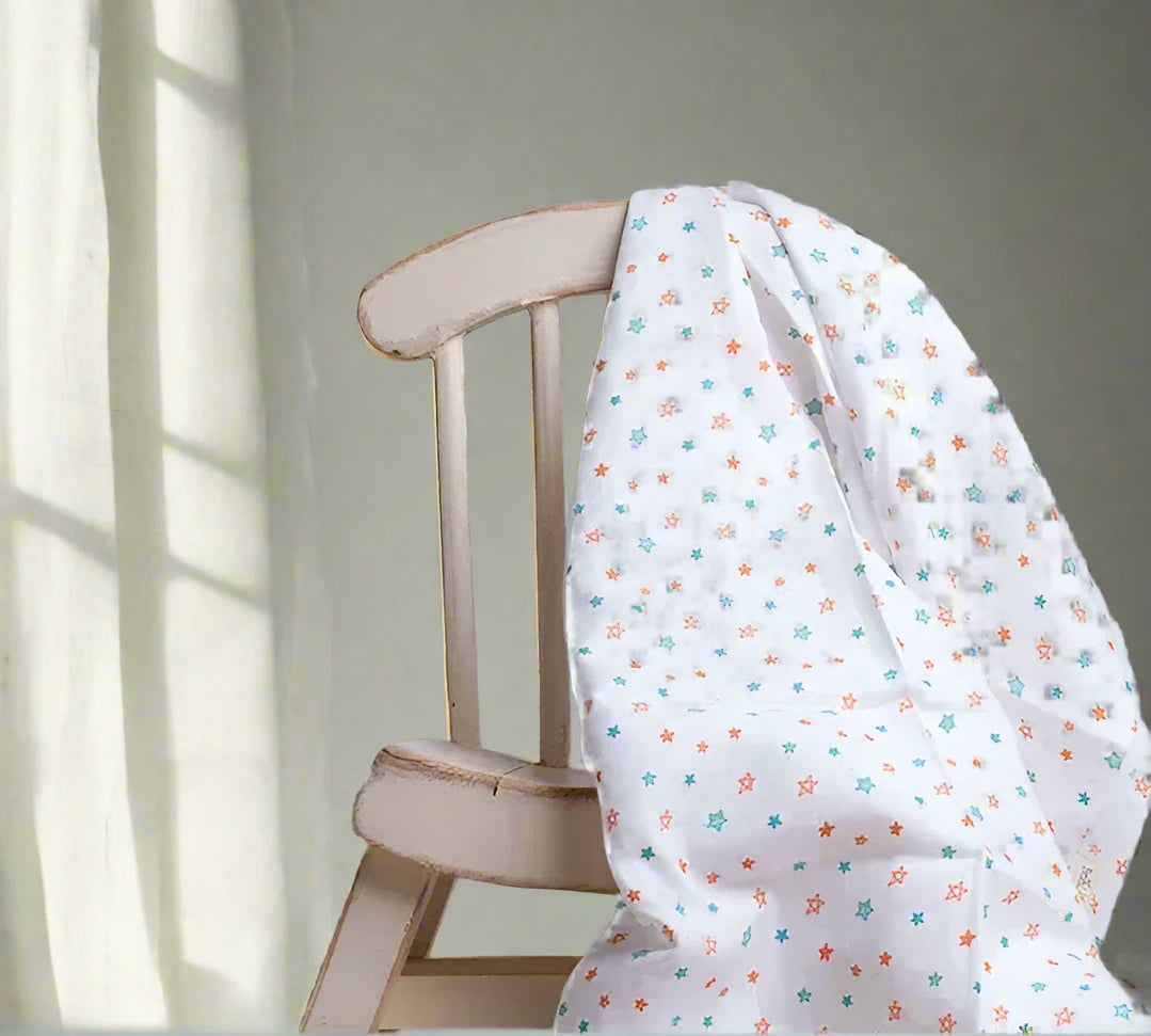 BeeLittle Organic Muslin Swaddle Blanket – Twinkle Twinkle Pattern | Ultra-Soft, Breathable Baby Blanket for Newborns and Infants | 100 x 100 cm