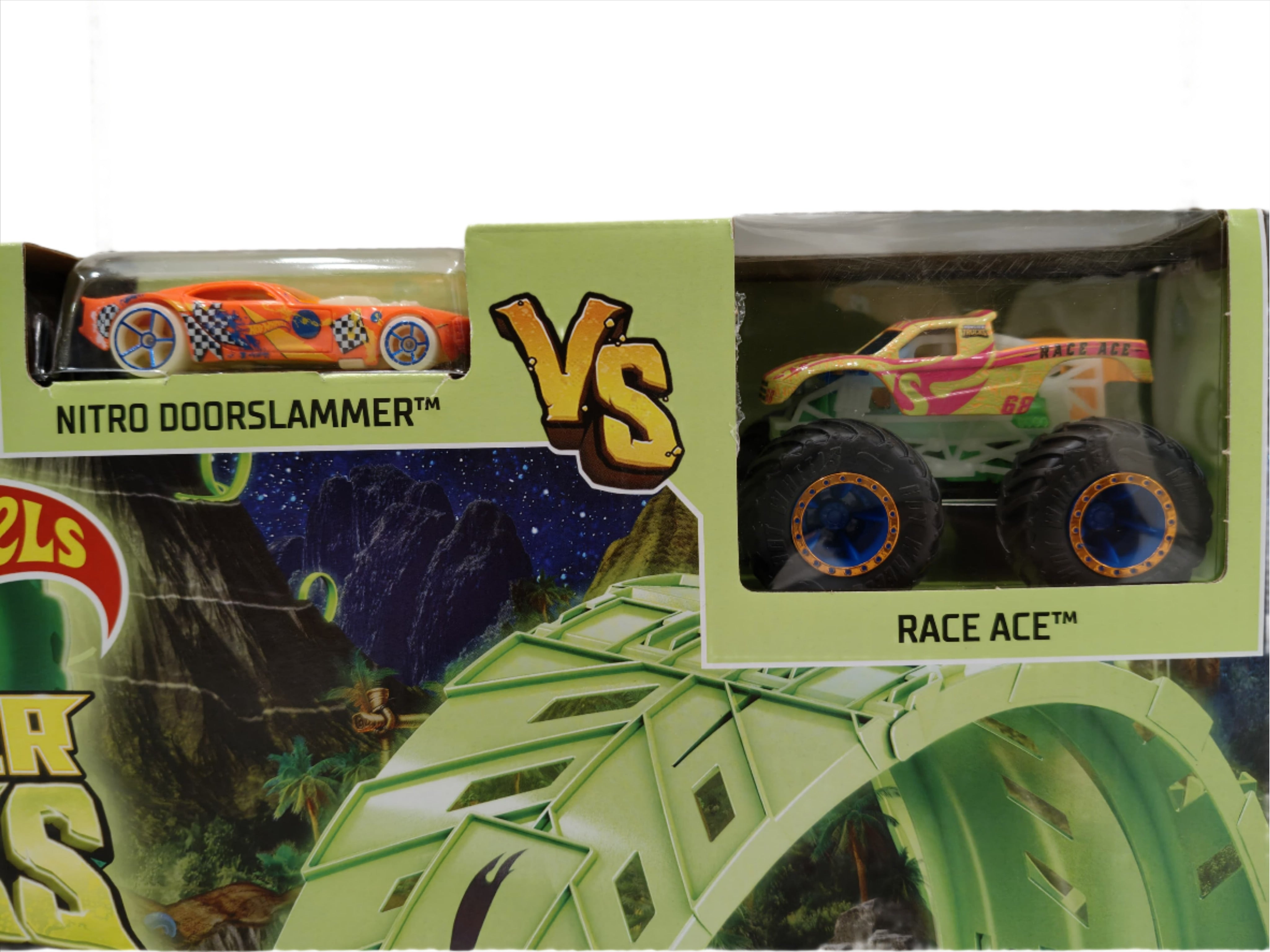 Hot Wheels Monster Trucks Glow in the Dark - Epic Loop Challenge Playset 1 Race car vs 1 monster car Playset with Launcher, Ramp & Giant Loop