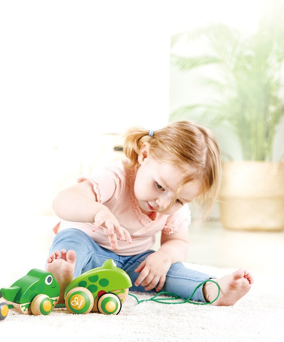Hape Pull-Along Frog Family – Fun Wooden Toy with Frog Life Cycle for Toddlers to Explore Nature, Movement, and Early Learning