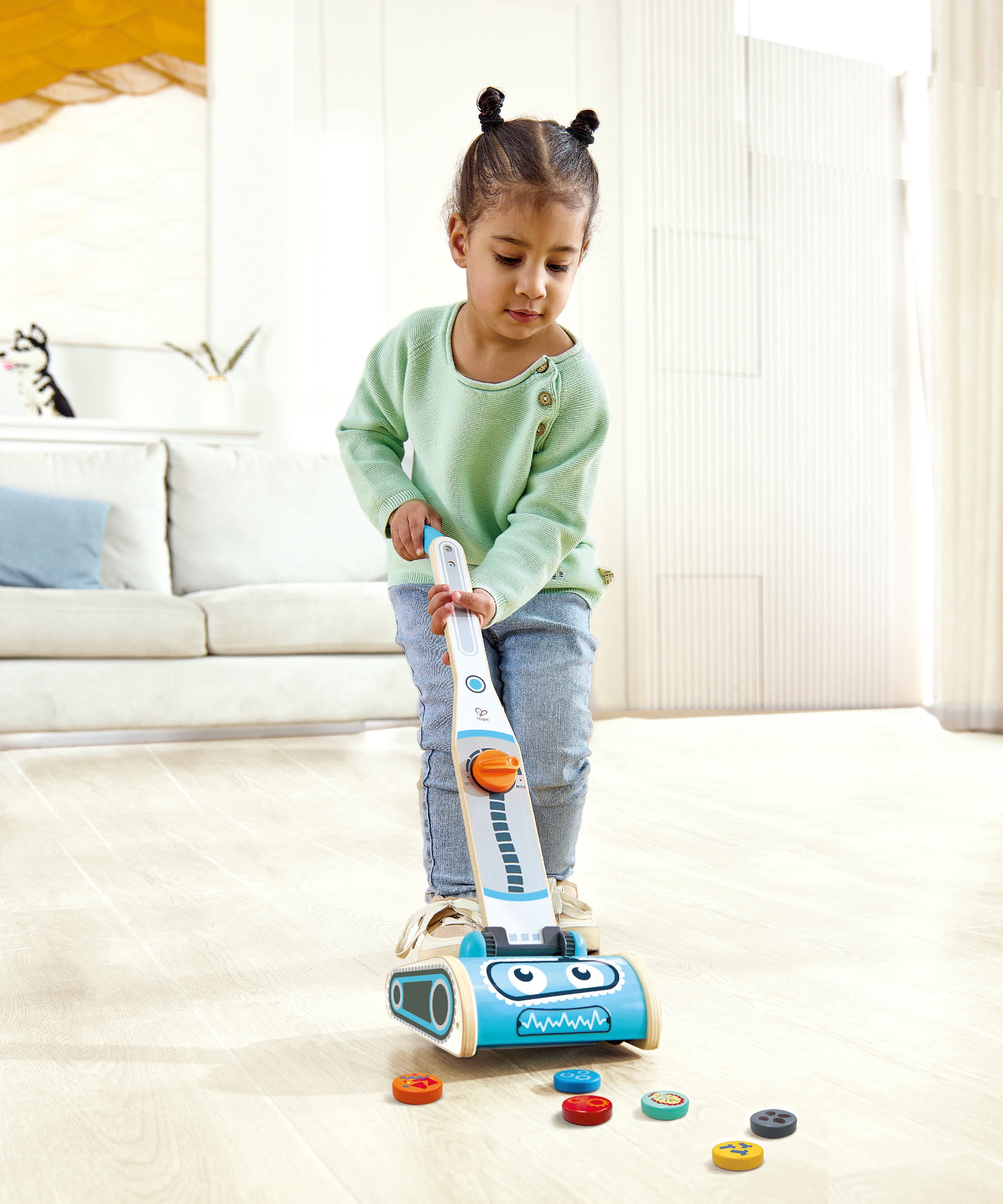 Hape Vacuum Playset for Kids – 7-Piece Robot Face Cleaning Toy | Pretend Play for 2–6 Year Olds | Enhances Motor Skills & Confidence through Tidy Fun