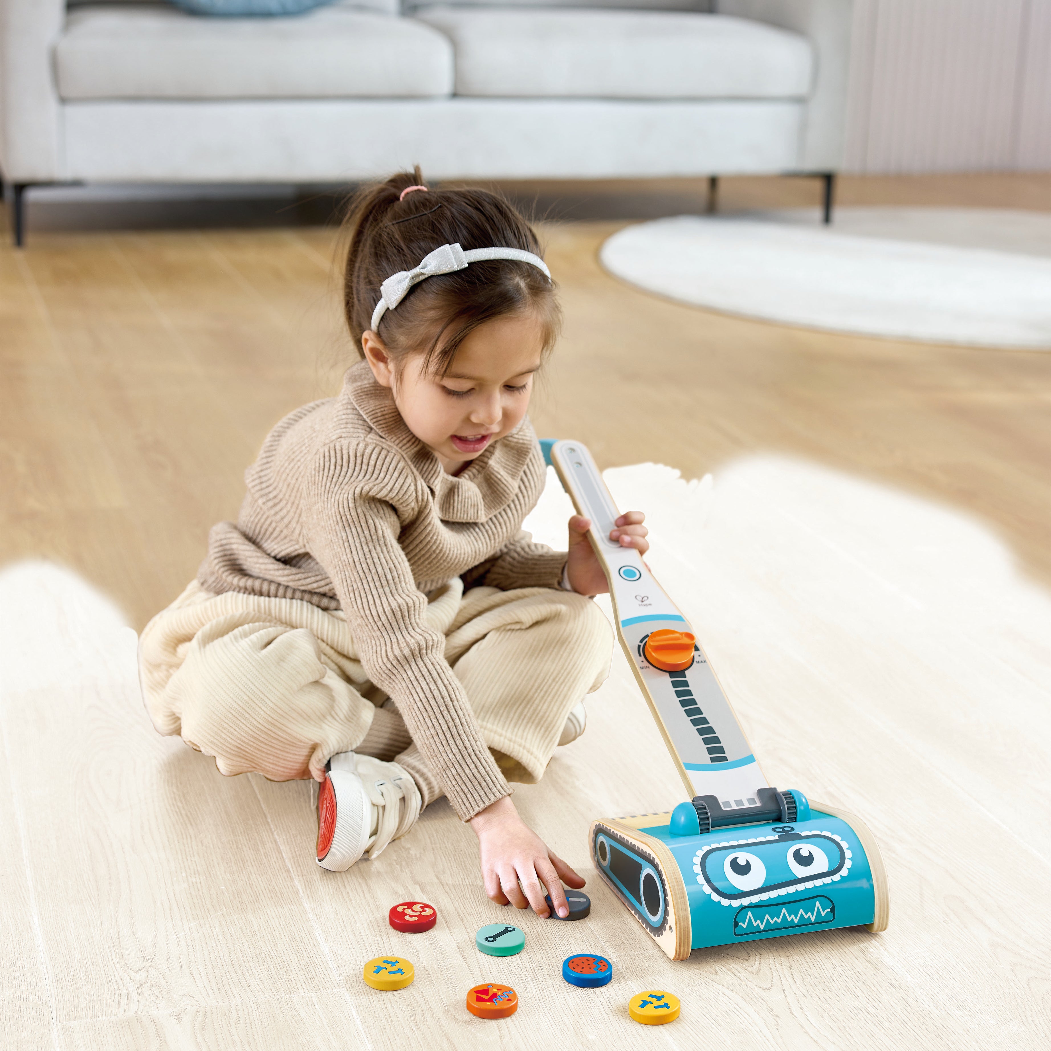 Hape Vacuum Playset for Kids – 7-Piece Robot Face Cleaning Toy | Pretend Play for 2–6 Year Olds | Enhances Motor Skills & Confidence through Tidy Fun