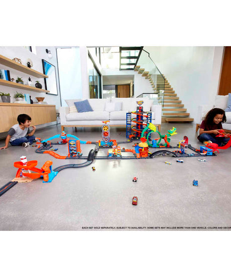 Hot Wheels City Expansion Track Pack | 10-Piece Track Set With 1 Car | Build & Expand Your Hot Wheels City | 4+ Years - HDN95
