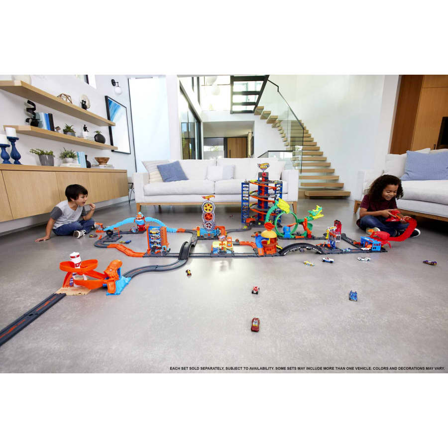 Hot Wheels City Expansion Track Pack | 10-Piece Track Set With 1 Car | Build & Expand Your Hot Wheels City | 4+ Years - HDN95