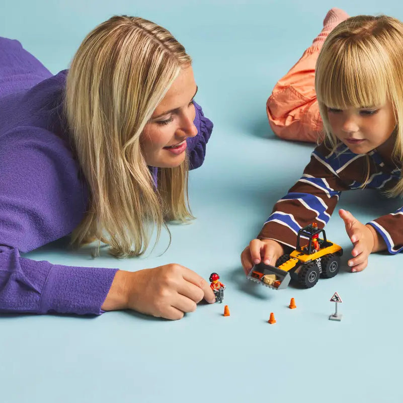 LEGO City Yellow Construction Wheel Loader 60450 – 81 Piece Building Kit for Kids 4+, Easy-Build Digger Toy with Minifigures, Realistic Wheels & Accessories, STEM Gift