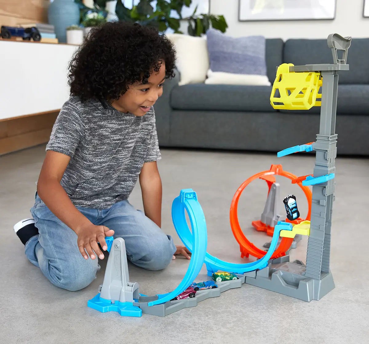 Hot Wheels Stunt Tracks Loop & Launch Track Set with Adjustable 2-Foot-Tall Loop, High-Speed Stunt Racing, and 1 Hot Wheels Car for Kids 5+ Years | GRW39