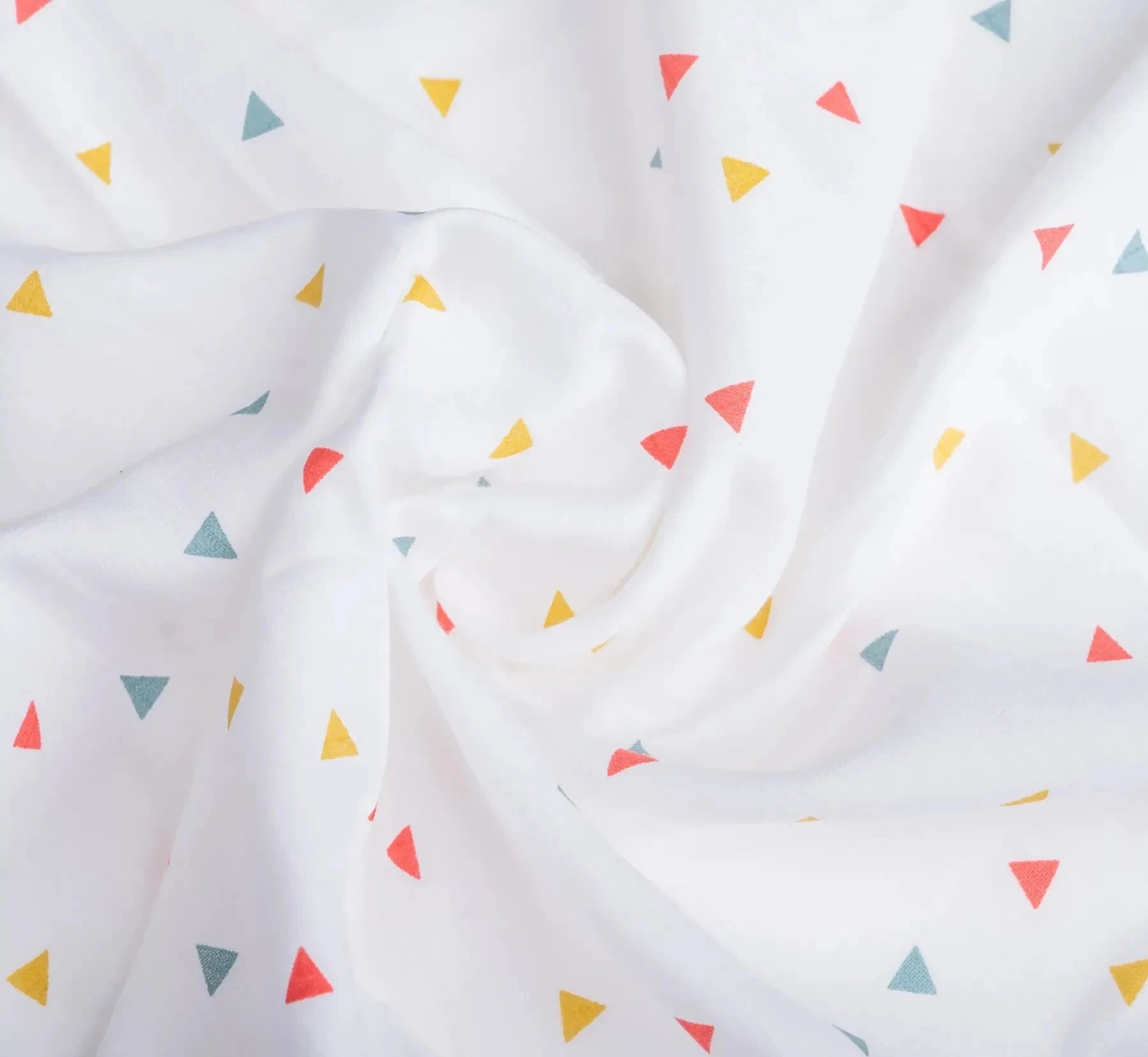 BeeLittle Organic Muslin Swaddle Blanket – Mad Angles Pattern | Soft, Breathable Baby Wrap for Newborns and Infants | 100 x 100 cm