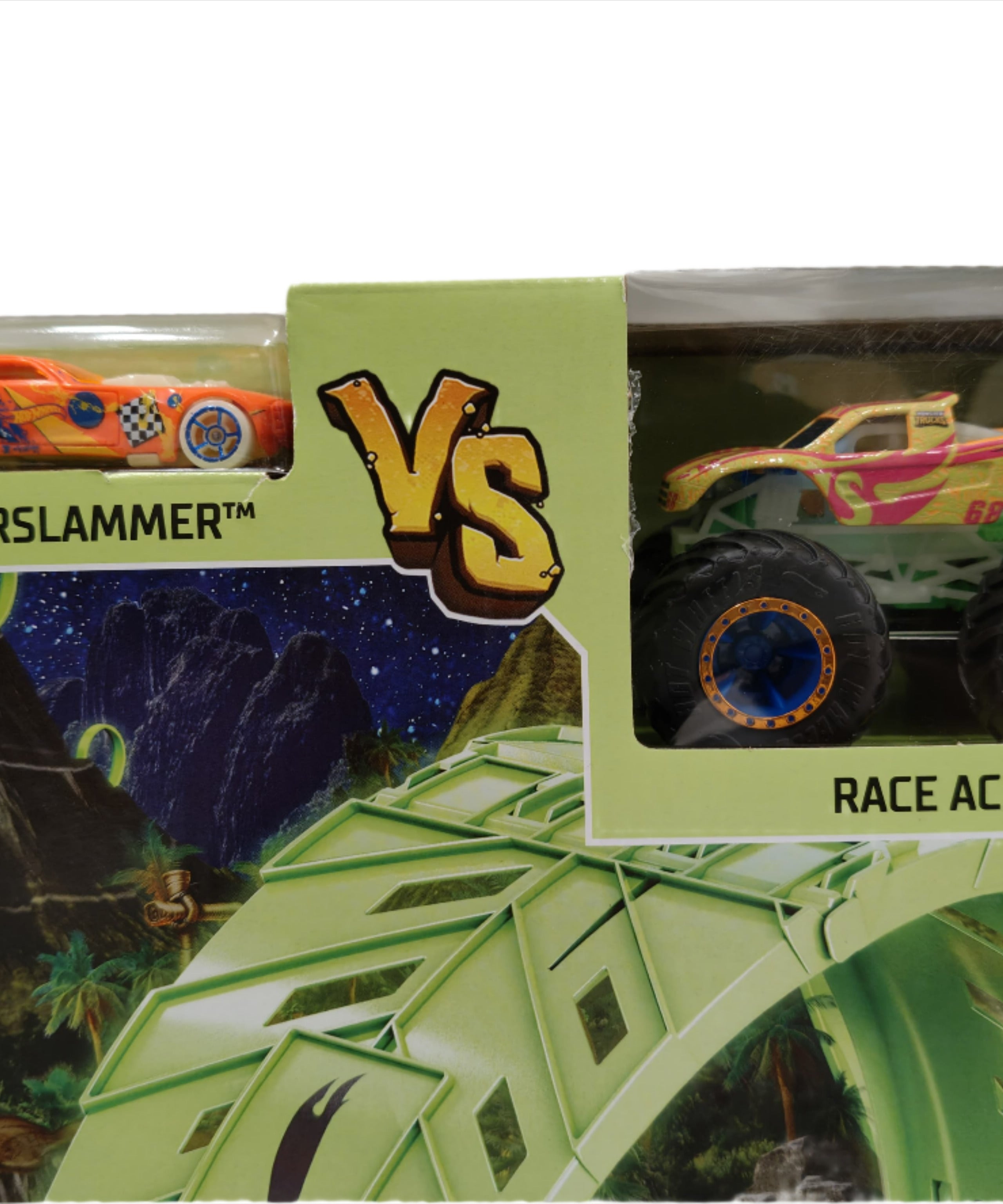 Hot Wheels Monster Trucks Glow in the Dark - Epic Loop Challenge Playset 1 Race car vs 1 monster car Playset with Launcher, Ramp & Giant Loop