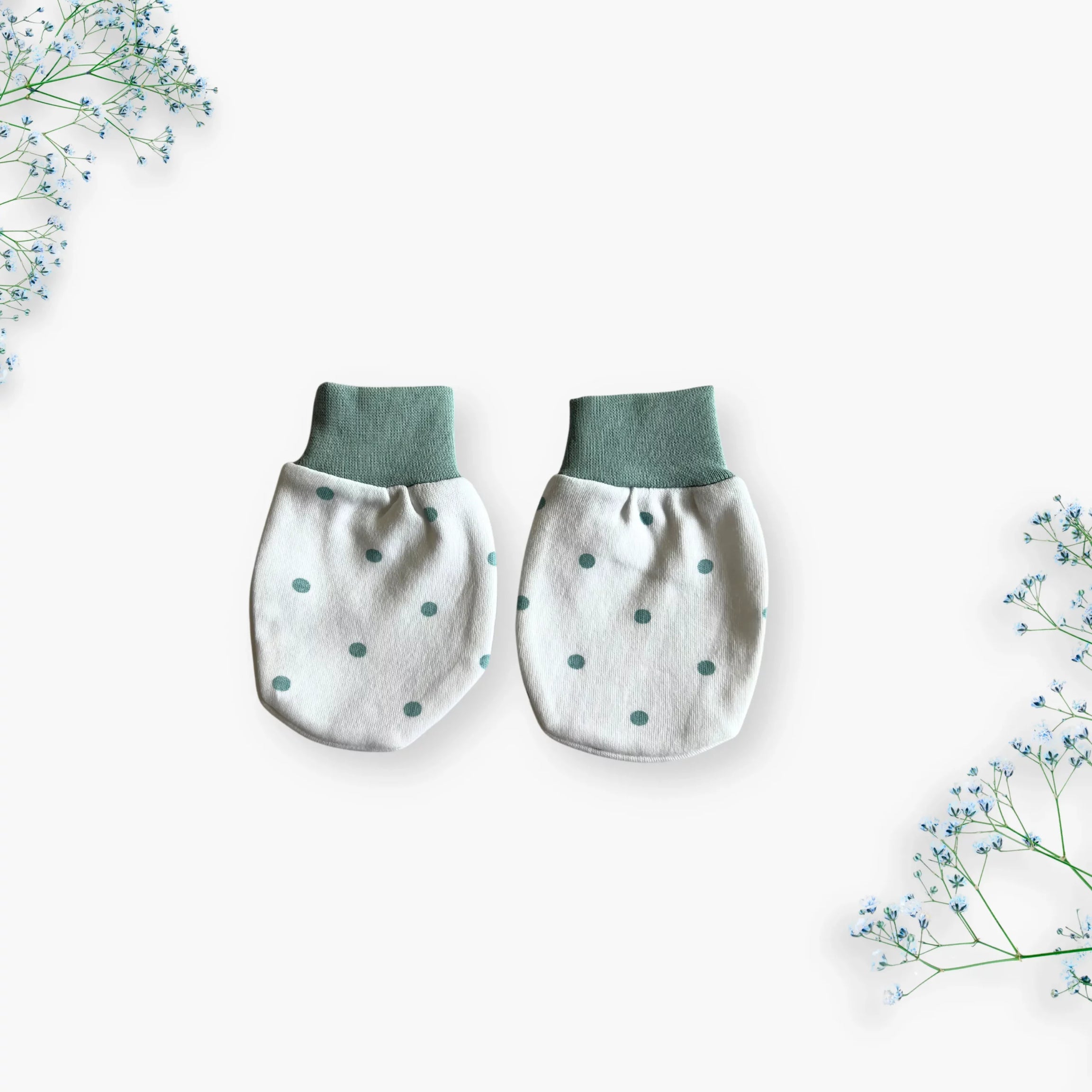 Zach & Kiki Infant 7 Piece Gift Set – Hot Air Balloon Theme, 100% Cotton Newborn Essentials with Bodysuit, Sleepsuit, Bib, Cap, Mittens, and Booties