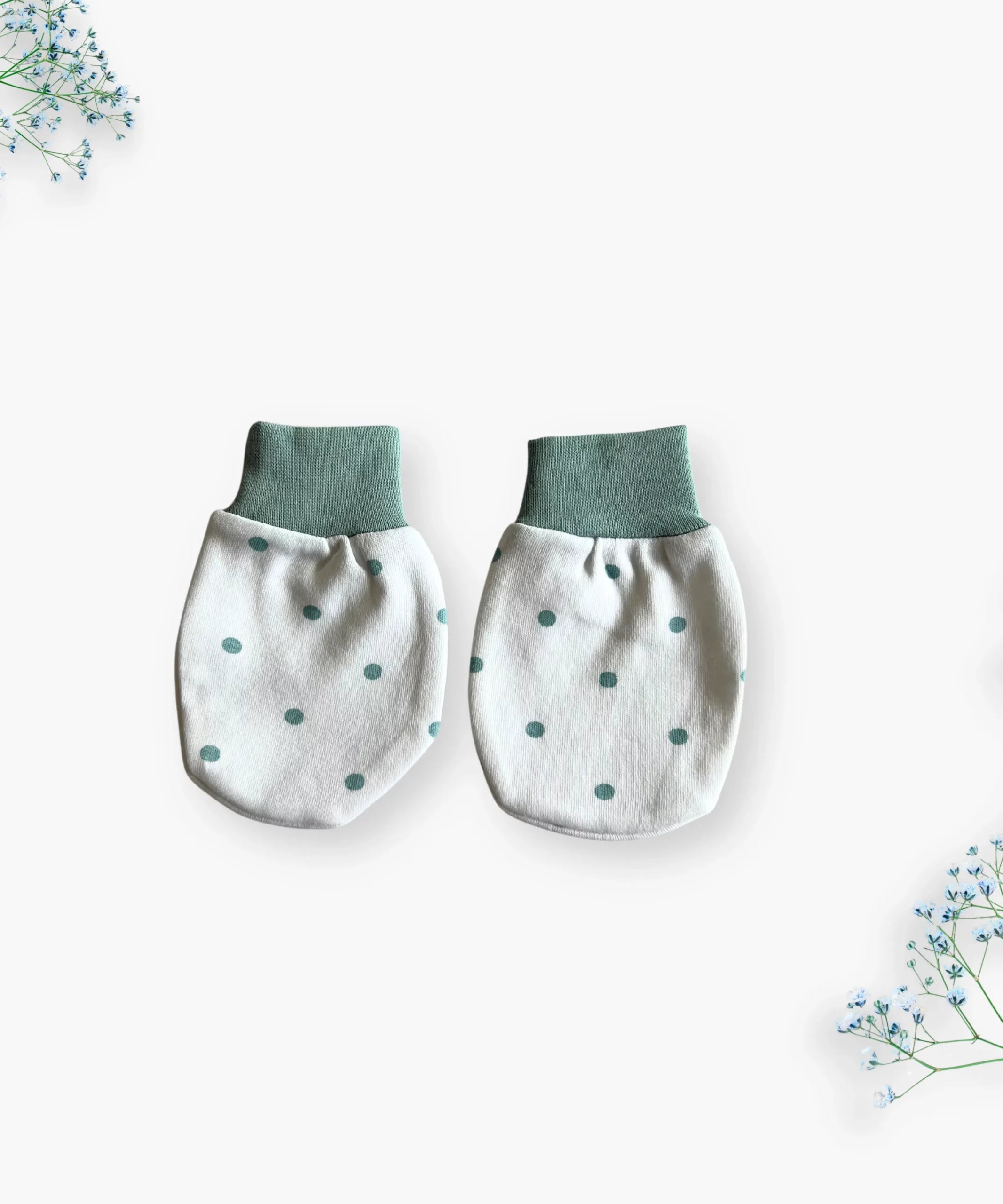 Zach & Kiki Infant 7 Piece Gift Set – Hot Air Balloon Theme, 100% Cotton Newborn Essentials with Bodysuit, Sleepsuit, Bib, Cap, Mittens, and Booties