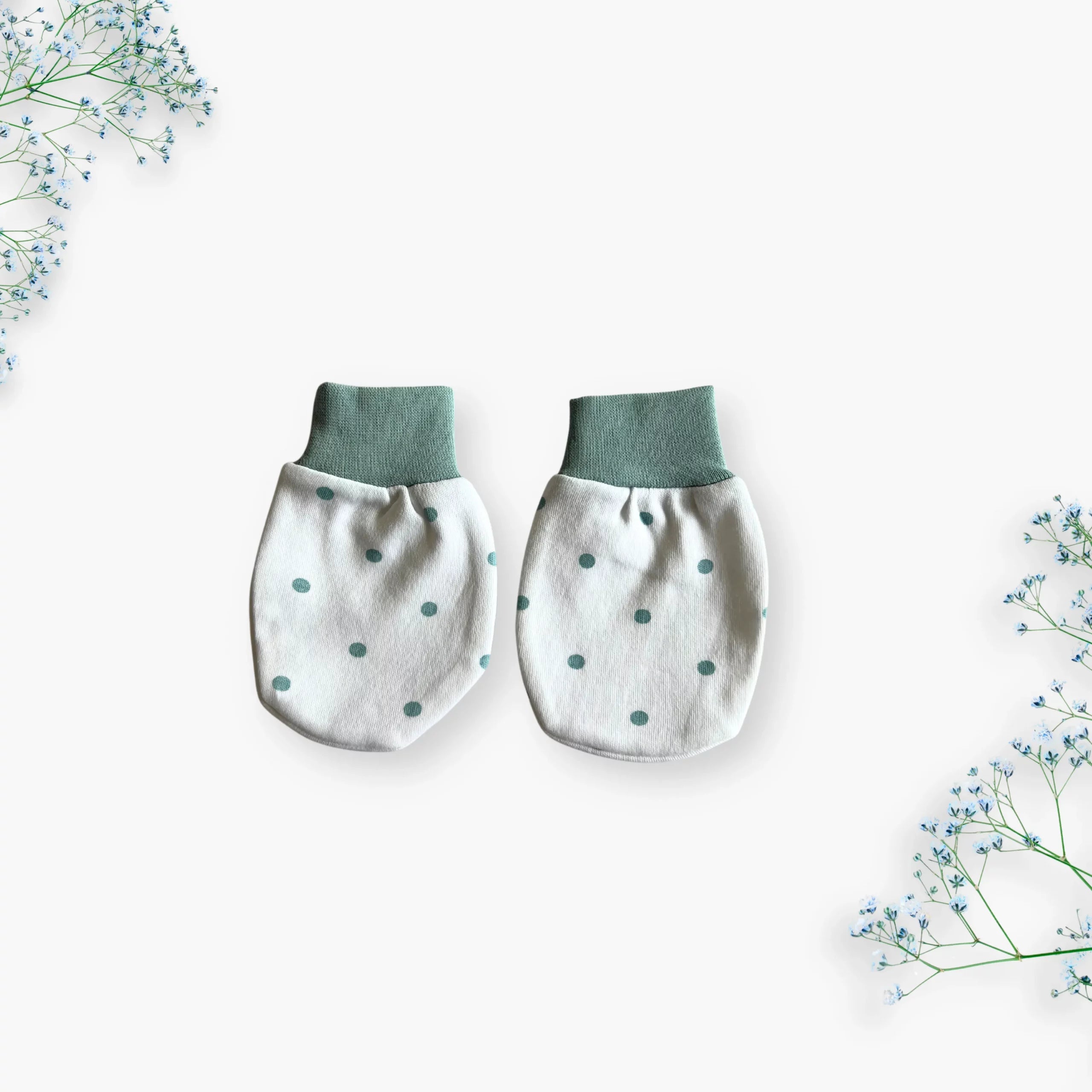 Zach & Kiki Infant 7 Piece Gift Set – Hot Air Balloon Theme, 100% Cotton Newborn Essentials with Bodysuit, Sleepsuit, Bib, Cap, Mittens, and Booties