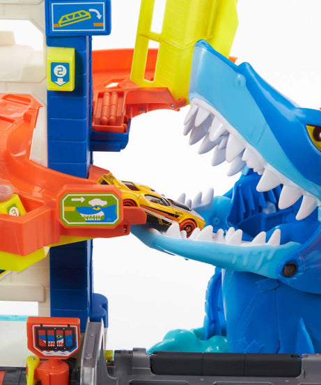 Hot Wheels City Attacking Shark Escape Track Set with Parking Garage, Random Shark Attack, Trap Cage, and 1 Hot Wheels 1:64 Scale Toy Car for Kids 4+ Years | HDP06