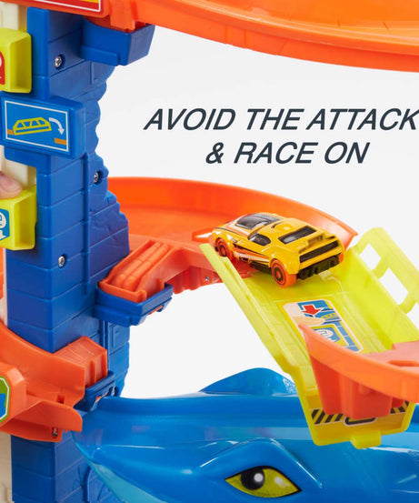 Hot Wheels City Attacking Shark Escape Track Set with Parking Garage, Random Shark Attack, Trap Cage, and 1 Hot Wheels 1:64 Scale Toy Car for Kids 4+ Years | HDP06