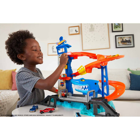 Hot Wheels City Attacking Shark Escape Track Set with Parking Garage, Random Shark Attack, Trap Cage, and 1 Hot Wheels 1:64 Scale Toy Car for Kids 4+ Years | HDP06