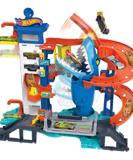 Hot Wheels City Attacking Shark Escape Track Set with Parking Garage, Random Shark Attack, Trap Cage, and 1 Hot Wheels 1:64 Scale Toy Car for Kids 4+ Years | HDP06