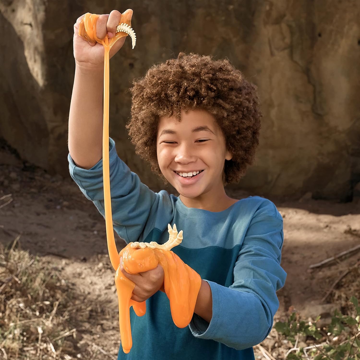 Zuru Robo Alive Dino Fossil Find - Dig, Assemble, Light-Up Dino Skeleton with Sounds, Dinosaur Fossils Excavation Kit, for Kids Ages 5+