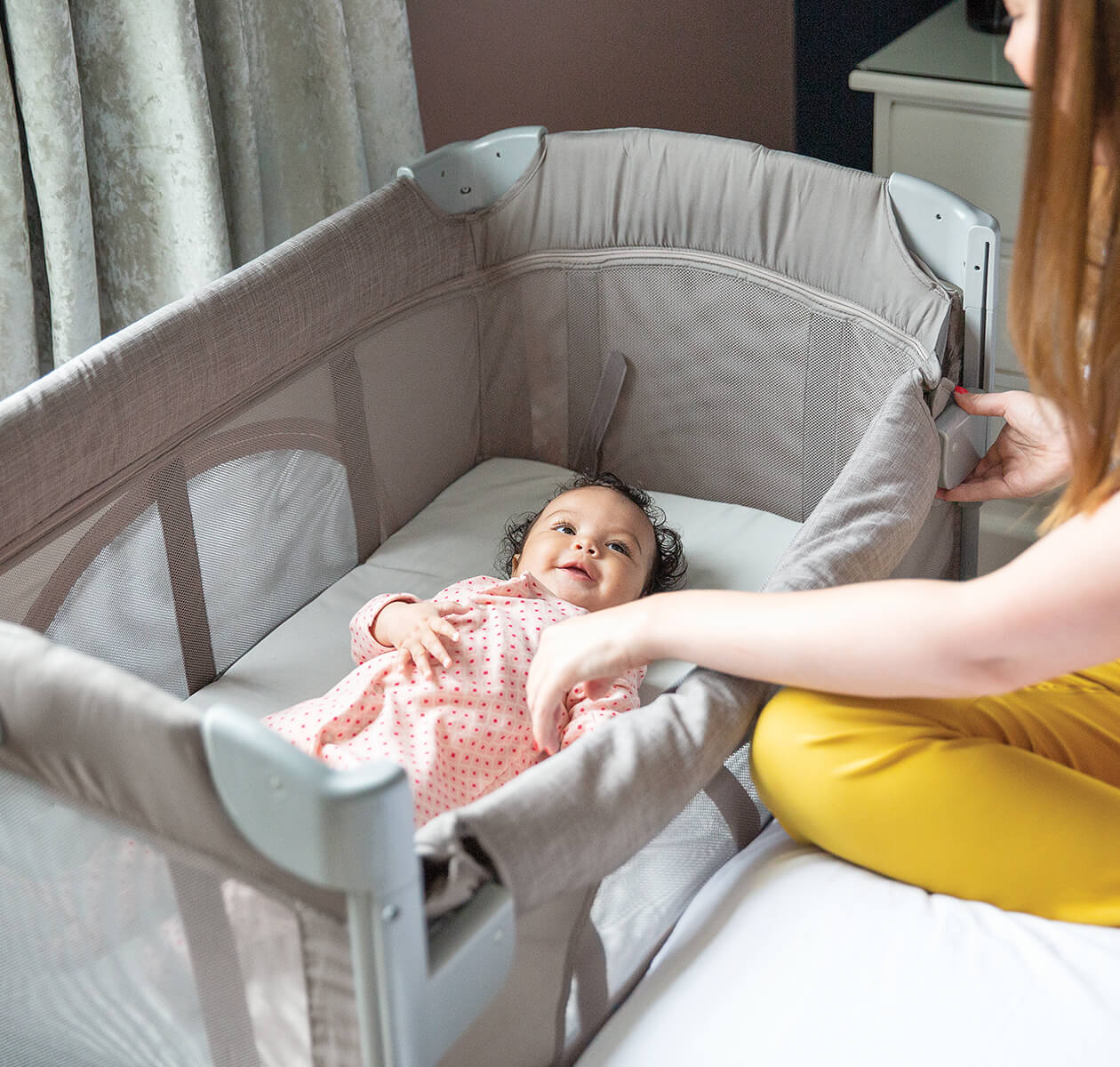 Joie Kubbie Sleep Bedside Crib & Compact Travel Cot - Foggy Grey - 0 to 36 Months - MINIMEE KIDS