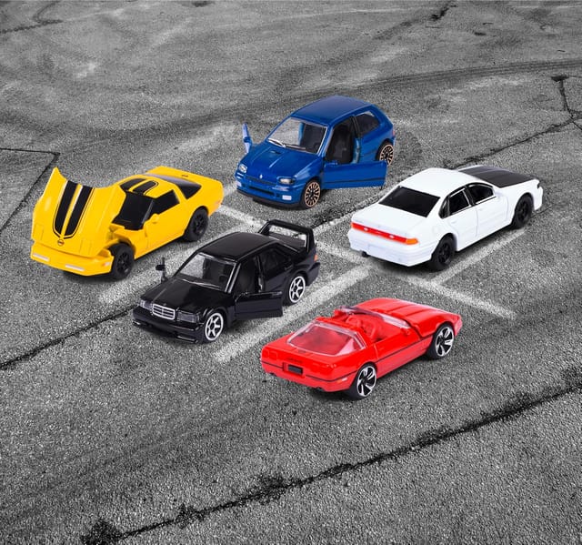 Majorette Youngsters 90’s 5-Piece Giftpack – Die-Cast Toy Cars Set | Includes Chevrolet Corvette C4 ZR-1, Mercedes-Benz 190 E, Nissan Cefiro & Renault Clio 16S – 1:64 Scale Metal Cars with Opening Parts – 3+ Years