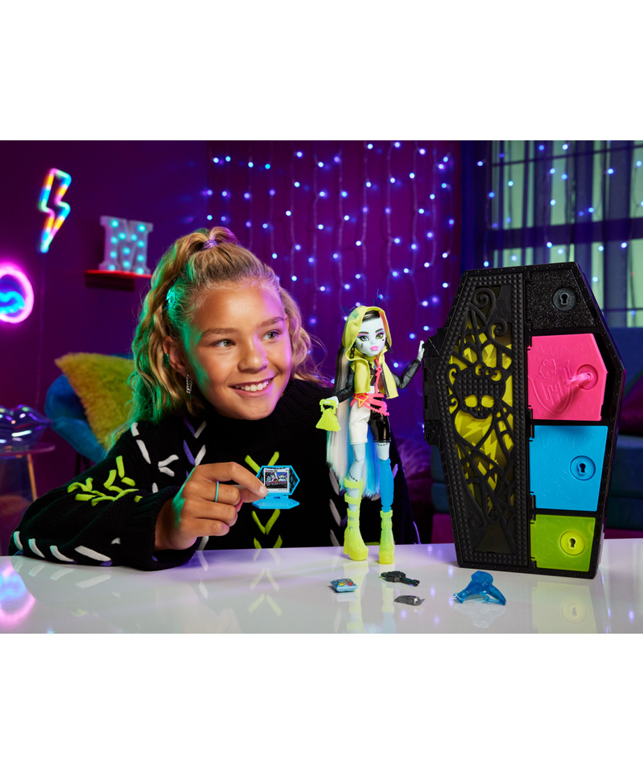 Monster High Skulltimate Secrets: Neon Frights Frankie Stein Doll Set | 125+ Looks, Glow-in-the-Dark Accessories & 19+ Surprises | Coffin Locker Storage for Kids Age 4+