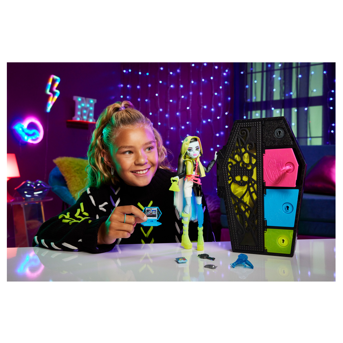 Monster High Skulltimate Secrets: Neon Frights Frankie Stein Doll Set | 125+ Looks, Glow-in-the-Dark Accessories & 19+ Surprises | Coffin Locker Storage for Kids Age 4+