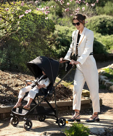 Nuna Ixxa Lightweight Compact Baby Stroller - Reversible Seat Pram for 0M+ (Up to 15kg) - Riveted Stylish and Versatile Stroller for Newborns and Toddlers
