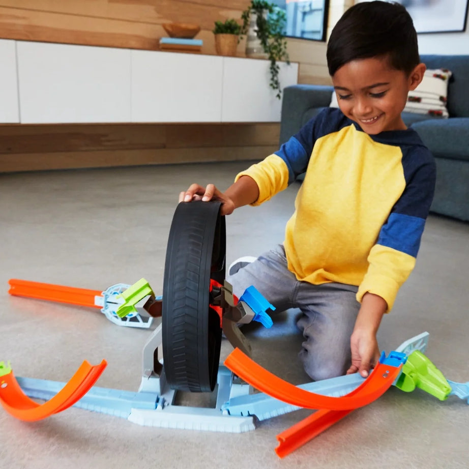 Hot Wheels Stunt Tracks Spinwheel Challenge Playset with High-Speed Launcher, Spinning Ferris Wheel Stunt & 1 Hot Wheels Car for Kids 5+ Years | GJM77
