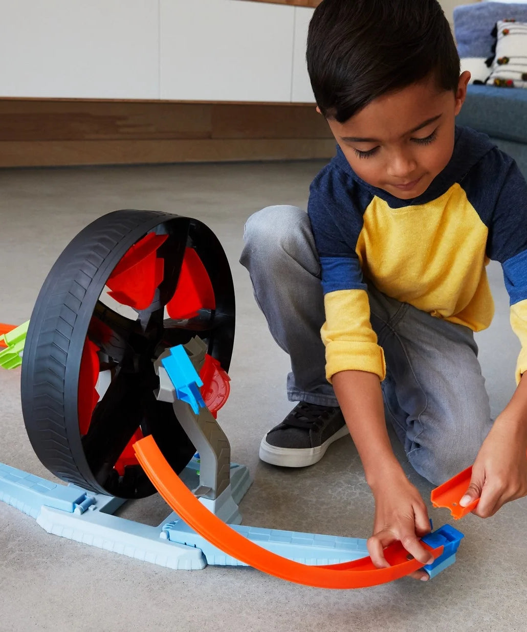 Hot Wheels Stunt Tracks Spinwheel Challenge Playset with High-Speed Launcher, Spinning Ferris Wheel Stunt & 1 Hot Wheels Car for Kids 5+ Years | GJM77
