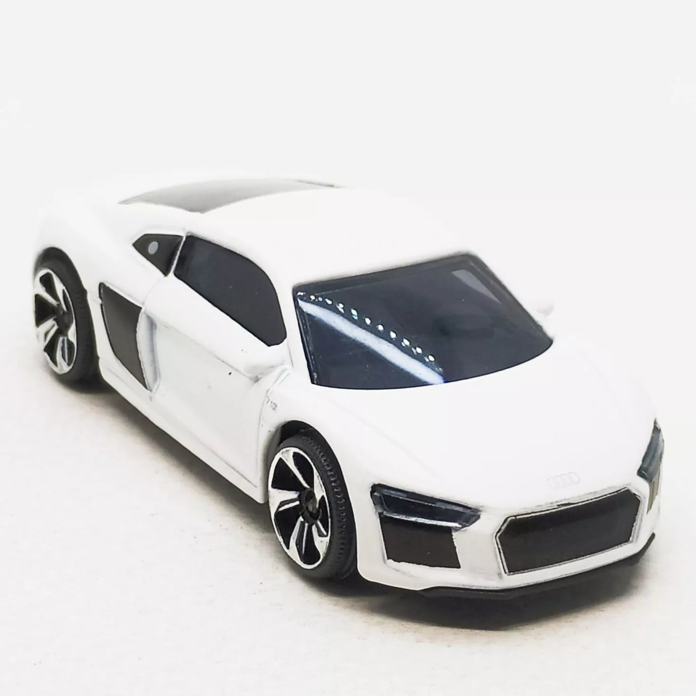 Majorette Street Cars Audi R8 | Officially Licensed White Die-Cast Metal Supercar, Realistic 1:64 Scale Model for Kids and Collectors Aged 3+