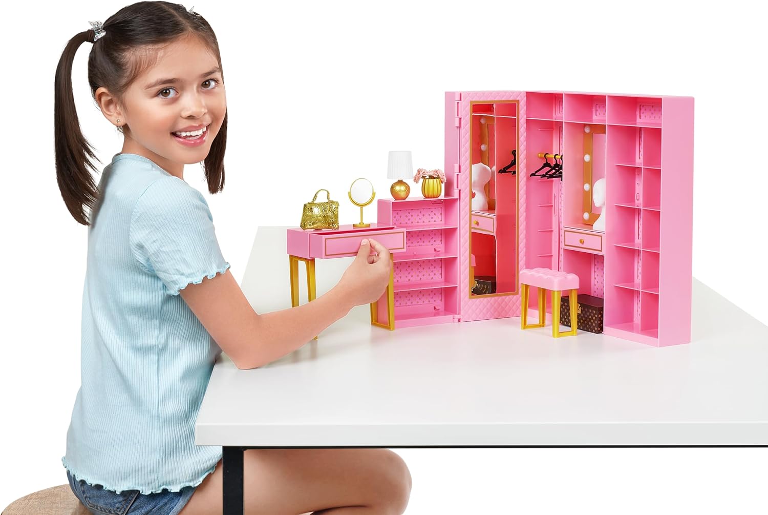 Zuru Mini Brands Mini Fashion Dream Wardrobe with Exclusive Metallic Mini Fashion Bag and 25+ Storage Areas for Doll Accessories - Perfect Gift for Fashionistas